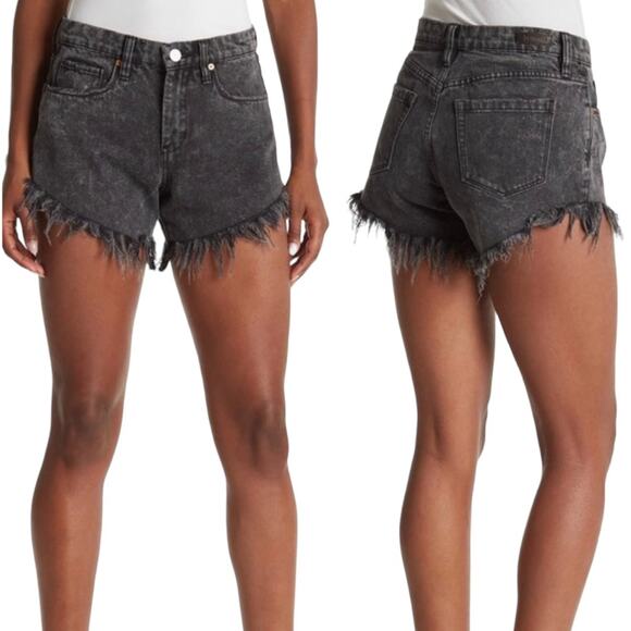 NWT! Blank NYC Sabotage Frayed Black Wash Denim Shorts - Size 25 - Picture 1 of 6